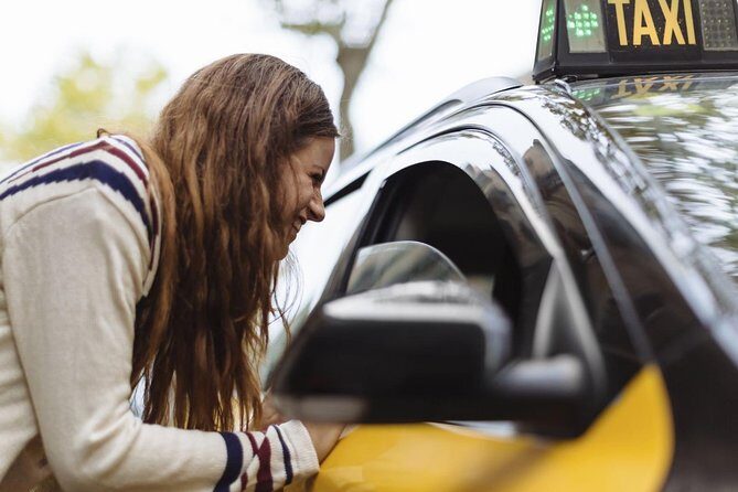 Private Transfer from Barcelona Airport to Barcelona City - Pricing value: what $33.64 per person buys you
