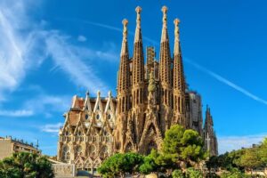 Sagrada Familia and Old Town Private Tour with Hotel Pick-up - Barceloneta and the Story Behind the Streets