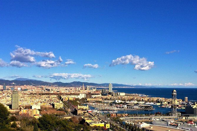 Sagrada Familia and Old Town Private Tour with Hotel Pick-up - Ciutat Vella: Old Town on Foot (Gothic Quarter, Squares, and Hidden Layers)