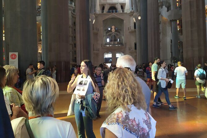 Sagrada Familia English Guided Tour & Optional Tower Access - Entering the basilica: the Latin cross you can actually see