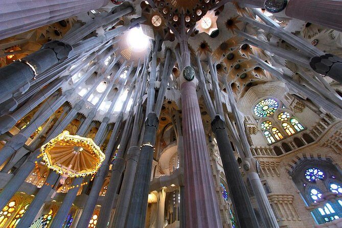 Sagrada Familia Evening Private Tour with Expert Guide - Photo and Light: Why the Evening Window Can Look Better
