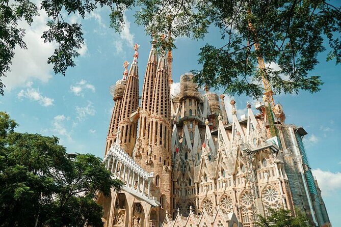 Sagrada Familia & Gaudi Tour Private or Small Group with Tickets - Key things to know before you go