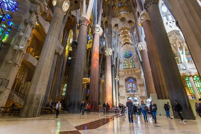 Sagrada Familia Guided Tour with Skip The Line Access - Ongoing construction through 2026: seeing history while it’s happening