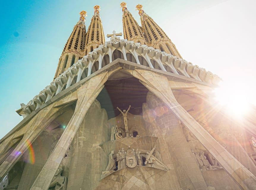 Sagrada Familia Guided Tour with Skip-the-Line Entry Ticket - Meeting at access A and getting in fast (without the stress)