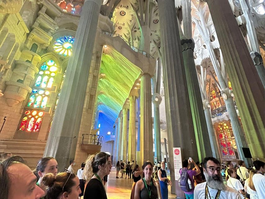 Sagrada Familia Guided Tour with Skip-the-Line Entry Ticket - Inside the basilica: light, shadows, and the ALFA & OMEGA moment