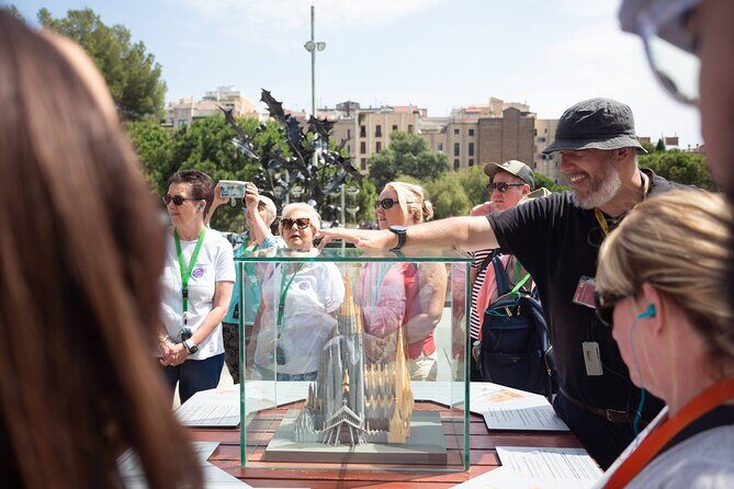 Sagrada Familia Guided Tour with Skip the Line Ticket - The Passion Façade: A Different Mood, A Different Kind of Story