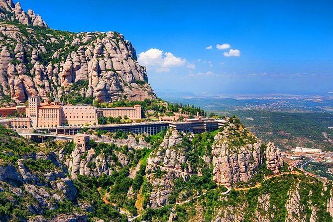 Sagrada Familia & Montserrat Small Group Tour with Hotel pick-up - Key things you’ll notice on this tour