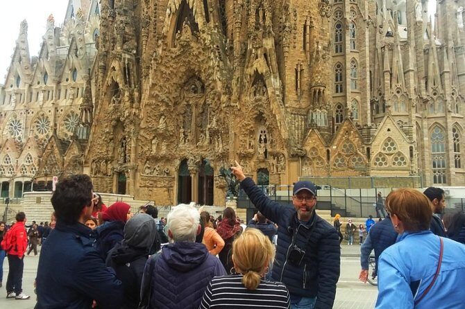 Sagrada Familia & Montserrat Small Group Tour with Hotel pick-up - Gothic Quarter walking: where Barcelona’s layers show up