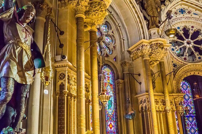 Sagrada Familia & Montserrat Small Group Tour with Hotel pick-up - Quick square stops: Plaça Reial and Plaça Sant Felip Neri