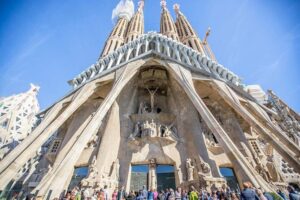 Sagrada Familia & Park Guell Guided Tour with Skip The Line - Entering La Sagrada Familia: headsets, symbolism, and real time in the nave