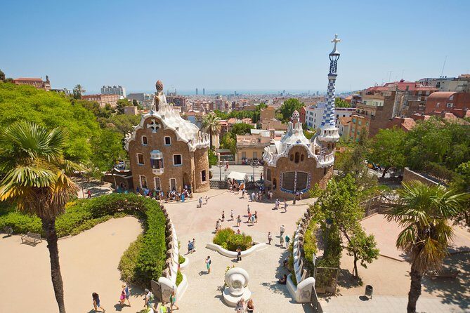 Sagrada Familia & Park Guell Guided Tour with Skip The Line - Guides that make Gaudí click: what you can look for on the day