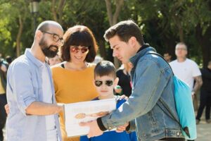 Sagrada Familia Private Guided Tour with Skip the Line Tickets - Where you meet and how the 2-hour flow typically runs