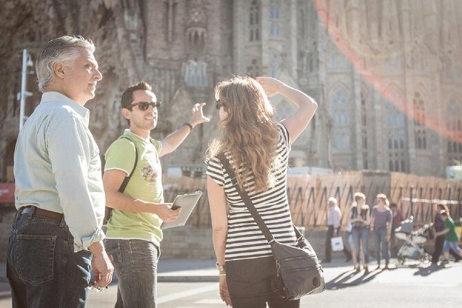 Sagrada Familia Private Guided Tour with Skip the Line Tickets - Stop 1: Entering the basilica and spotting Gaudí’s spiritual design