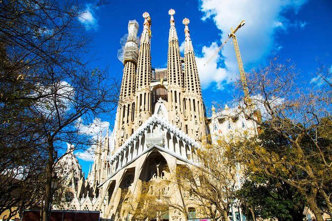 Sagrada Familia Private Guided Tour with Skip the Line Tickets - Dress code, towers, and security checks: the practical limits that matter