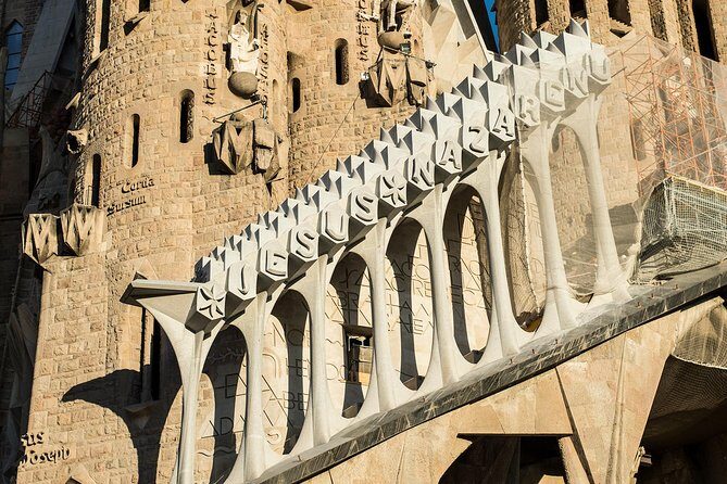 Sagrada Familia Private Guided Tour with Skip the Line Tickets - Radio headsets and private pacing: what you gain in a crowd