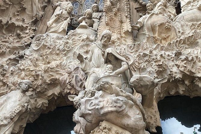 Sagrada Familia Private Tour with Expert Guide - The 4 pm start: quieter entry and better light