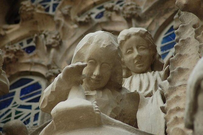 Sagrada Familia Private Tour with Expert Guide - Skip-the-line entry: what it helps you do