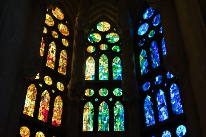 Sagrada Familia Skip the Line Tour Optional Small Group - Inside the basilica: Nacimiento and Pasión in the same visit