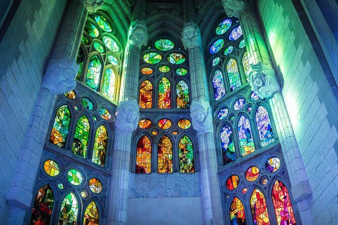 Sagrada Familia Skip the Line Tour Optional Small Group - Guides that set the tone: what to look for once you’re there