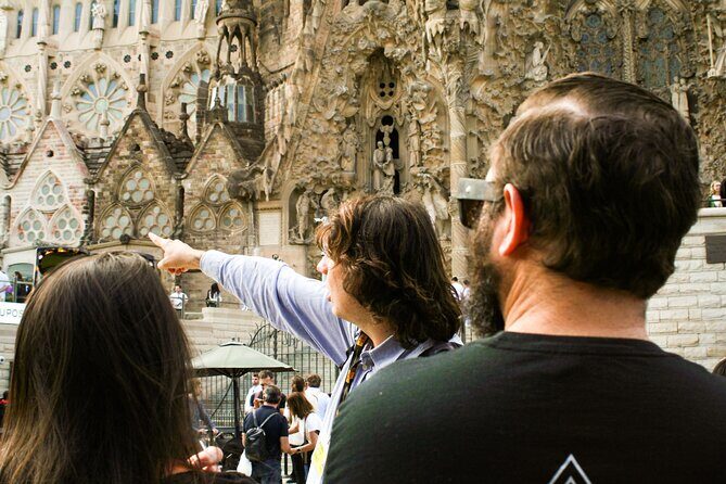 Sagrada Familia Small Group Guided Tour with Skip the Line Ticket - Where the Tour Helps Most: Photos and Photo-Spotting