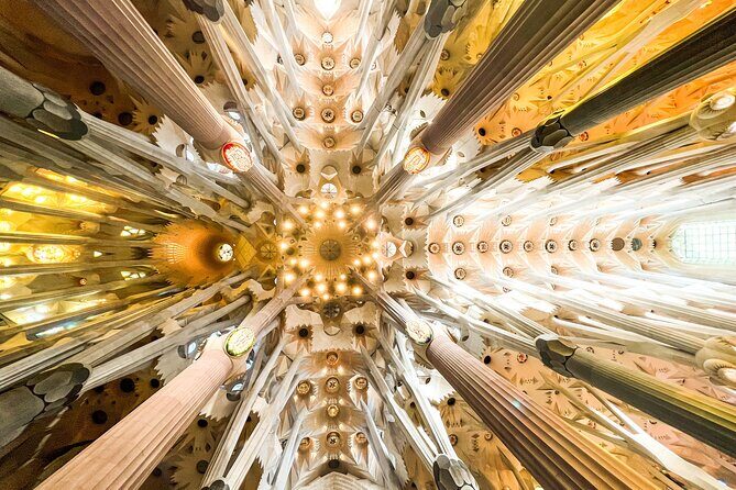 Sagrada Familia Small Group Guided Tour with Skip the Line Ticket - Meeting Point at Av. de Gaudí, 1: How to Not Lose Time