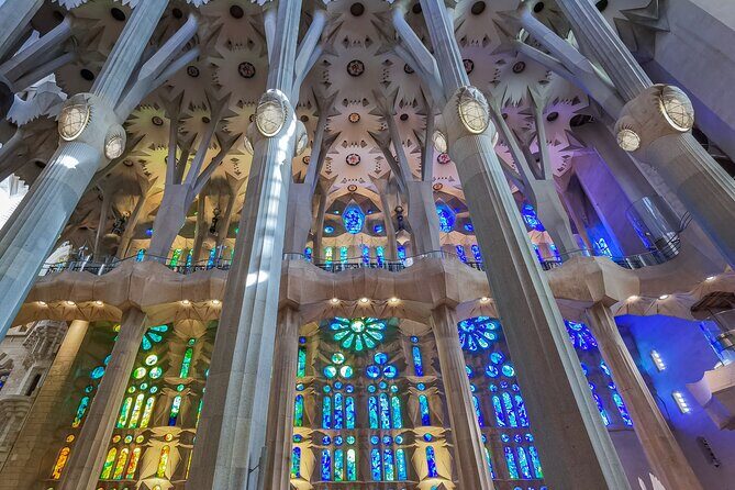 Sagrada Familia Small Group Guided Tour with Skip the Line Ticket - Potential Drawbacks: Audio, Timing, and Communication on Busy Days