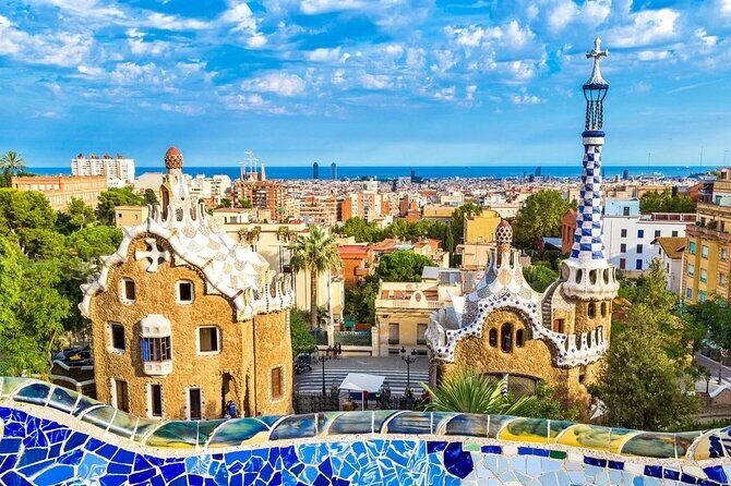 Sagrada Familia: Small Group Tour, hotel pick-up with Fast-Track - Inside the basilica with an English guide (what you’ll actually gain)