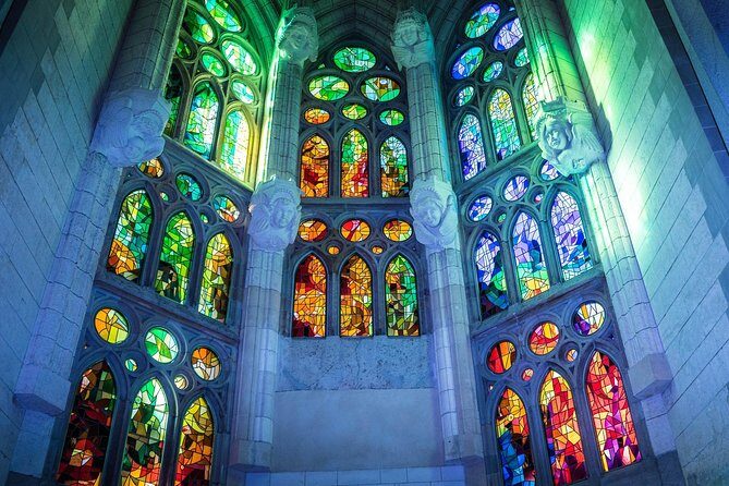 Sagrada Familia Small Group Tour with Skip the Line Ticket - What you’ll do during the 90-minute basilica tour