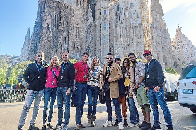 Sagrada Familia: The Golden Hour with Skip the line Tickets - Skip-the-line entry and small-group pacing (no queue marathon)