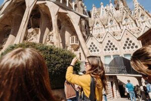 Skip the Line Sagrada Familia Guided Tour & Optional Cava Upgrade - Inside Sagrada Família: Columns Like Trees and Light You Can Feel