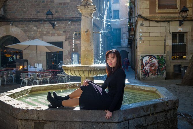 Sunny Barcelona Photoshoot - Stop 2: El Born Alleyways—Vintage Streets and Graffiti Texture