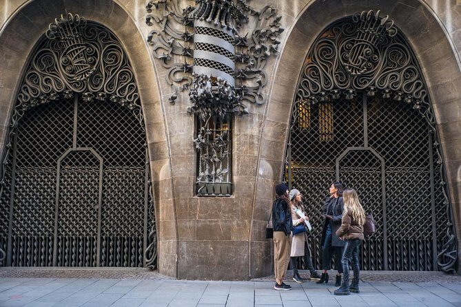 The Ultimate Old Town Tour in Barcelona - Roman village to medieval streets: How Barcelona stacked time
