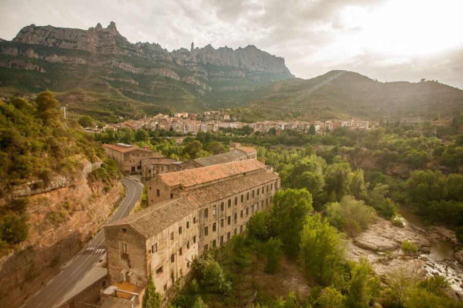Trans Montserrat: Return Ticket and Audiovisual Exhibit - Starting at Pl. Catalunya: the ticket exchange you must not skip