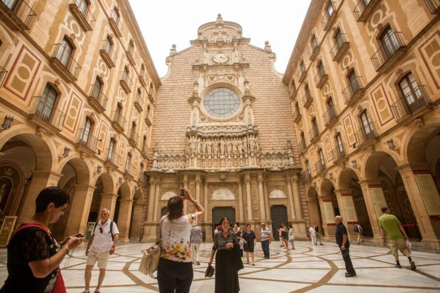 Trans Montserrat: Return Ticket and Audiovisual Exhibit - Monastery context at the Audiovisual Gallery (and the important limit)
