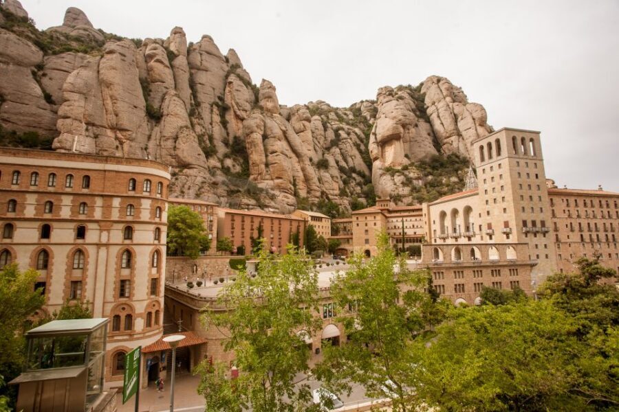 Trans Montserrat: Return Ticket and Audiovisual Exhibit - Food, comfort, and walking reality on a mountain day