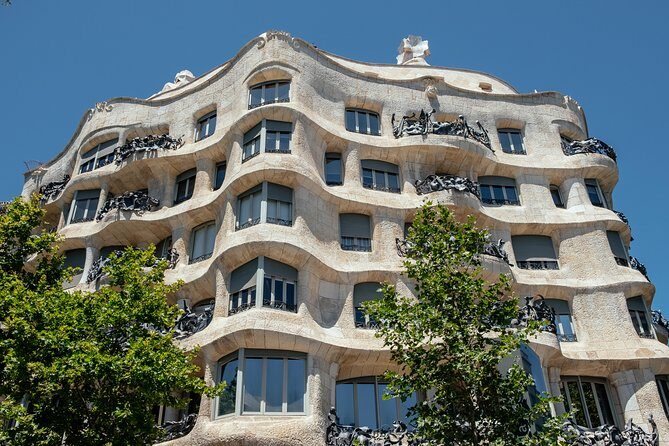 Treasures of Barcelona: Private Gaudi Walking Tour - Stop 2: the dragon-roofed apartment museum