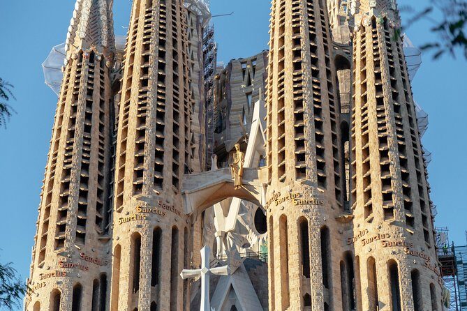 Treasures of Barcelona: Private Gaudi Walking Tour - How the guide makes 3 hours feel smooth
